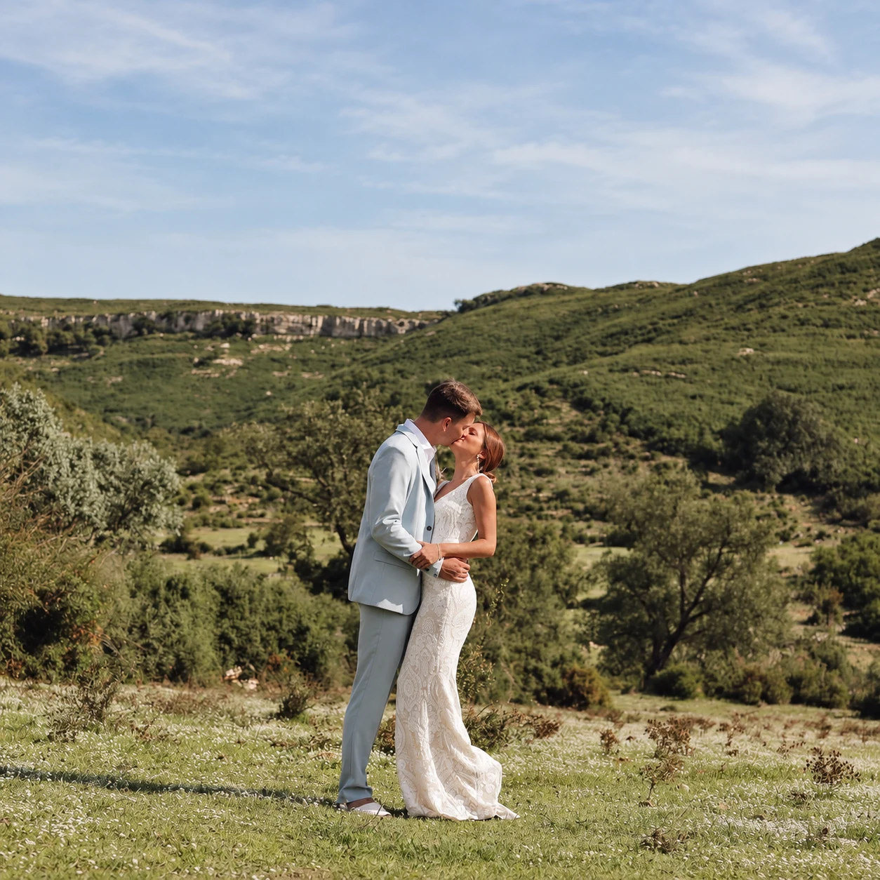 Los novios en el paisaje de la finca de La Costereta