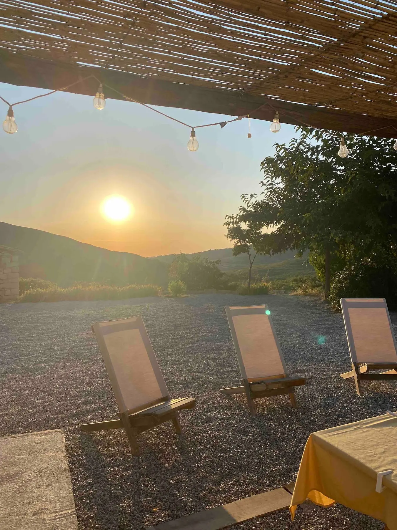 Amanecer desde la finca en Masía La Costereta